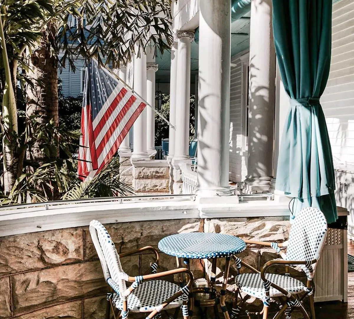 אורחן קי וסט Deluxe King With Balcony - At James House With Parking!