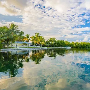 3* Hotel Coconut Mallory And Marina